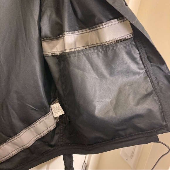 THE RUNNING  ROOM Sz S Reflective Band High Low Hem Light Jacket Unisex - Picture 4 of 7